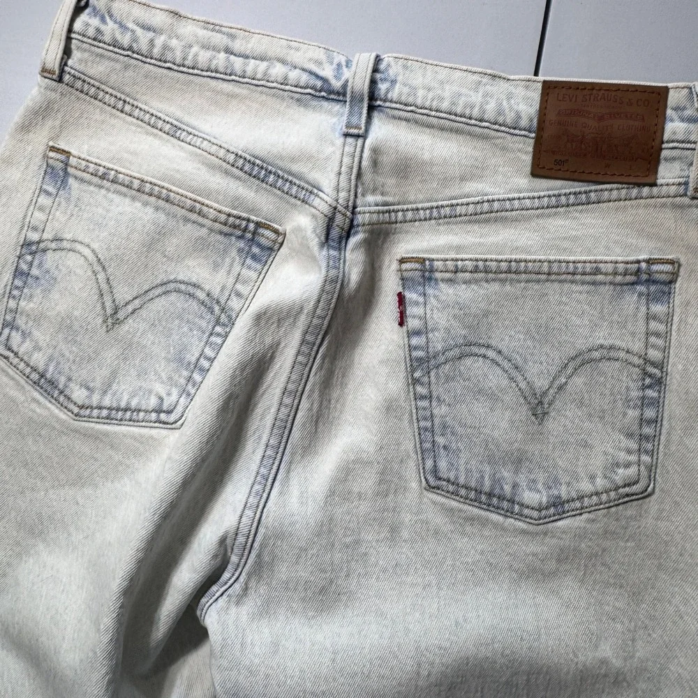 Levi's Premium Straight Leg Jeans Womens 30 Light Acid Wash Excellent Denim